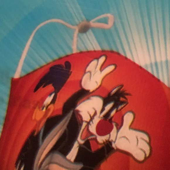 Looney Tunes Face Mask BRAND🆕😷 🛋️ 😷 - Picture 9 of 16